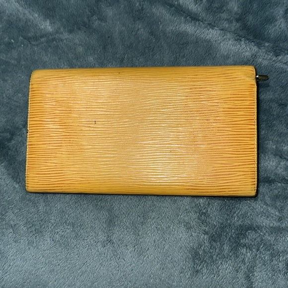 Louis Vuitton Yellow Epi leather long wallet - Picture 2 of 11